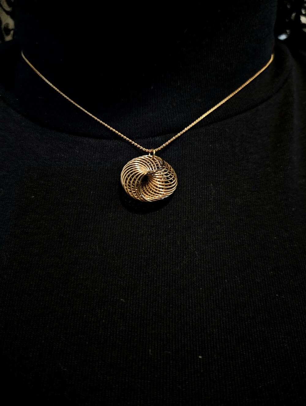 Vintage Delicate Gold Wire Orb Pendant Necklace